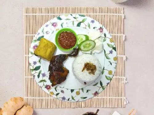 Ayam Bakar Mak Iti, Shinta