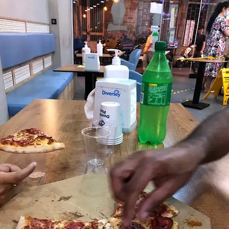 Domino's Pizza Sirkeci'nin yemek ve ambiyans fotoğrafları 7