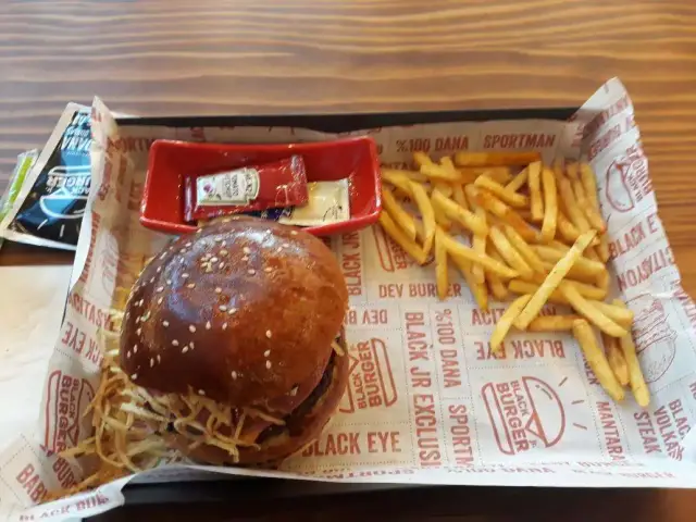 Black Jr. Burger'nin yemek ve ambiyans fotoğrafları 1