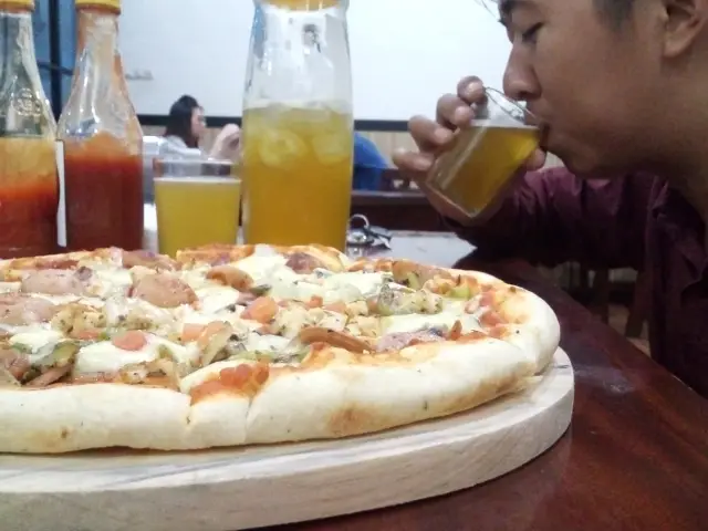 Gambar Makanan Pizza Combi 17