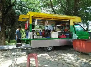 Cendol & Rojak Under Trees