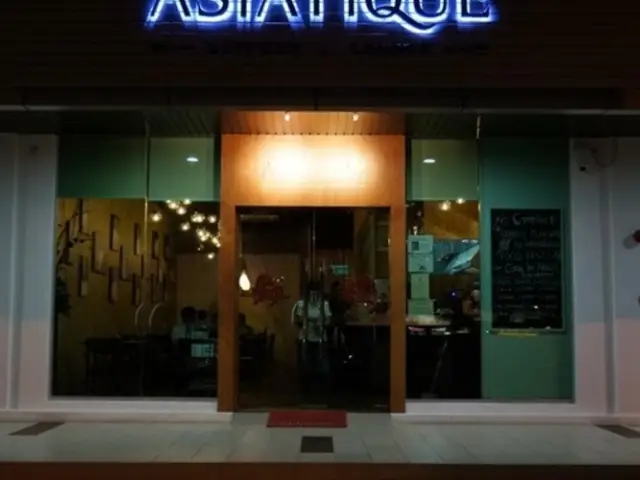 Asiatique Kitchen & Lounge