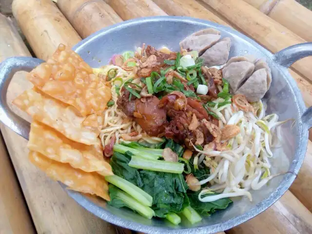 Gambar Makanan Berebut Bakmi 4