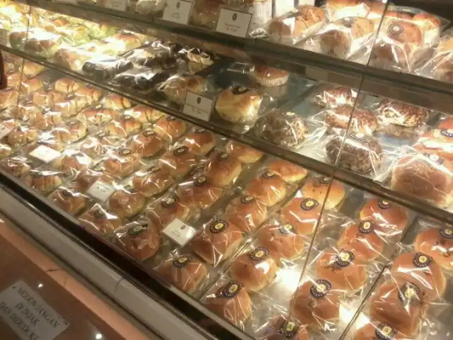 Gambar Makanan Holland Bakery 3