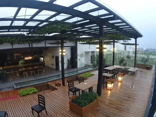 Gambar Makanan Ambalika Resto & RooftopBar 5