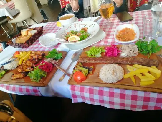 Three Partners Cafe & Restaurant'nin yemek ve ambiyans fotoğrafları 47