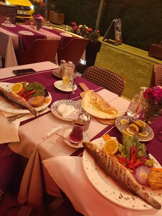 Adonin Cafe & Restaurant'nin yemek ve ambiyans fotoğrafları 36