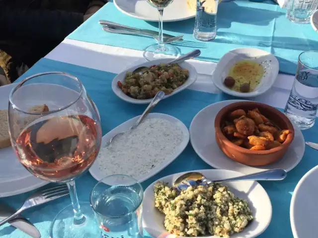 Mavi Beyaz Restaurant'nin yemek ve ambiyans fotoğrafları 3