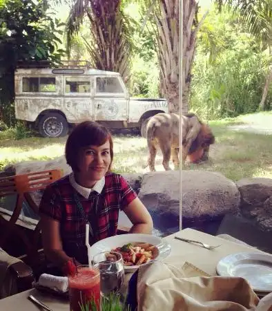 Gambar Makanan Tsavo Lion Restaurant 3