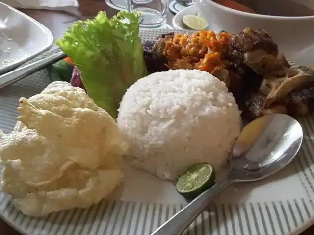 Gambar Makanan Sop Buntut Bogor 12