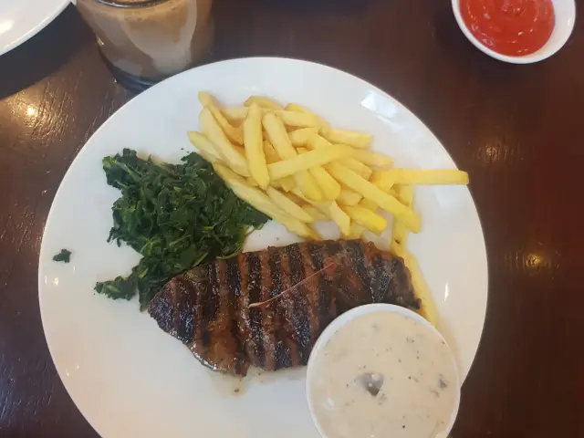 Gambar Makanan Steak Hotel by Holycow! 8