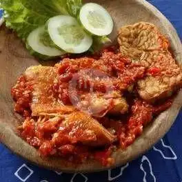 Gambar Makanan Lalapan Ayam Goreng Bumbu Desa, Jimbaran 19