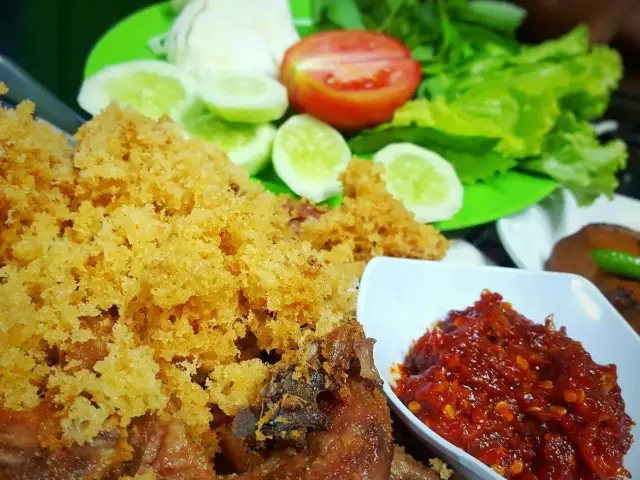 Gambar Makanan Ayam Goreng Mbok Berek Ny. Astuti 11