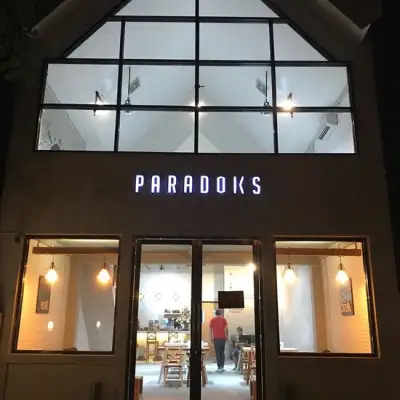 Paradoks East