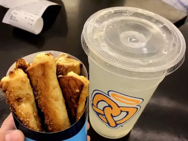 Gambar Makanan Auntie Anne's 19