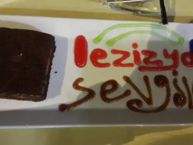 Lezizya Restaurant & Cafe'nin yemek ve ambiyans fotoğrafları 3