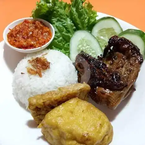 Gambar Makanan Ayam Bakar Dan Soto Ayam Bu Nur, Hankam 3