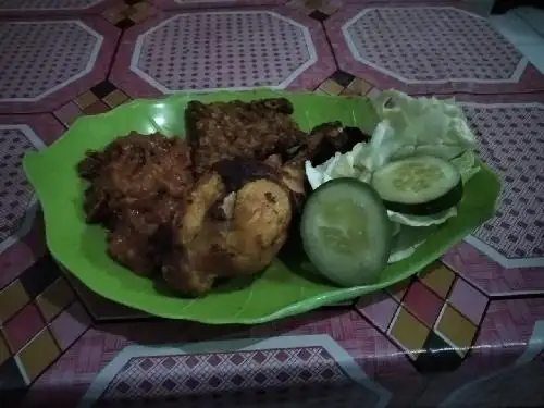 ayam penyet ibu aisah