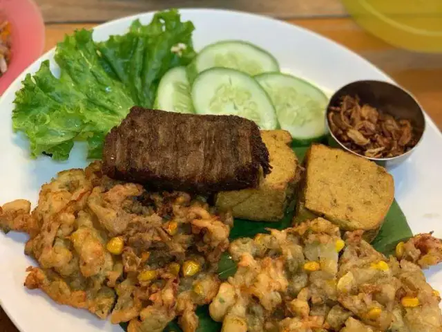 Gambar Makanan Nasi Uduk & Ayam Goreng Lahap 7