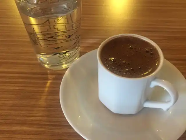 Lione Patisserie Cafè