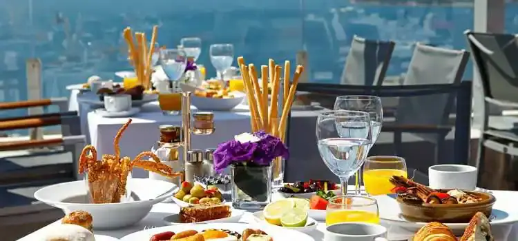 Summit Bar and Terrace - Conrad İstanbul Bosphorus'nin yemek ve ambiyans fotoğrafları 8