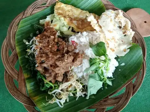 Sego Pecel Dan Kupat Tahu Mbok Sah