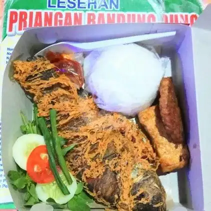 Gambar Makanan Lesehan Priangan Bandung, Mayjend Sutoyo S 4