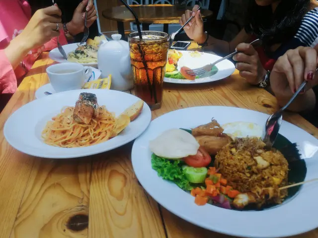 Gambar Makanan Monarchy Bistro 9