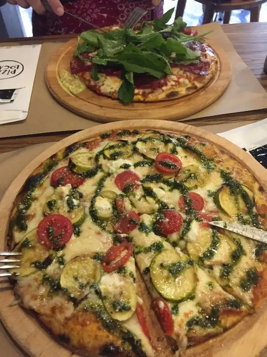 Pizza Locale'nin yemek ve ambiyans fotoğrafları 14