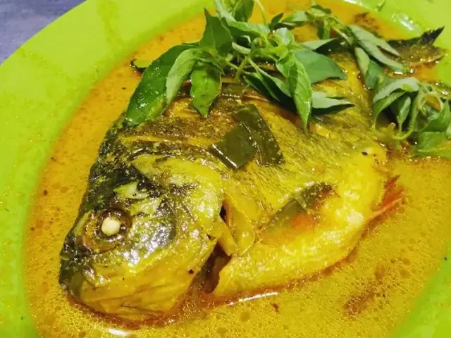 Gambar Makanan Gule Kepala Ikan Mas Agus 8