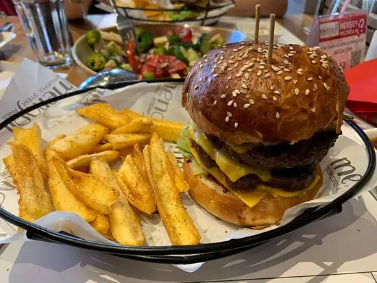 Mengoli Burgers Steak Fries'nin yemek ve ambiyans fotoğrafları 28