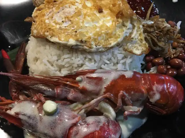 LobsterCrab & Burger (Krusty J'Crab) Food Photo 15