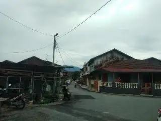 Bentong Panmee by The Bridge