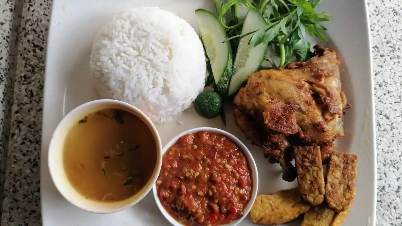 GERAI NASI AYAM ISTIMEWA