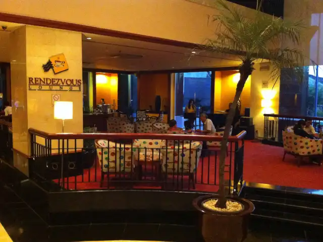 Gambar Makanan Rendezvous Lounge - Lumire Hotel 1