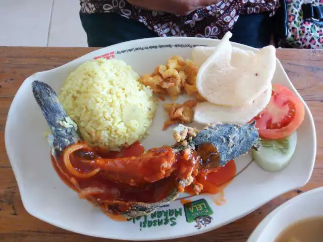 Gambar Makanan Pecel Lele Lela 9