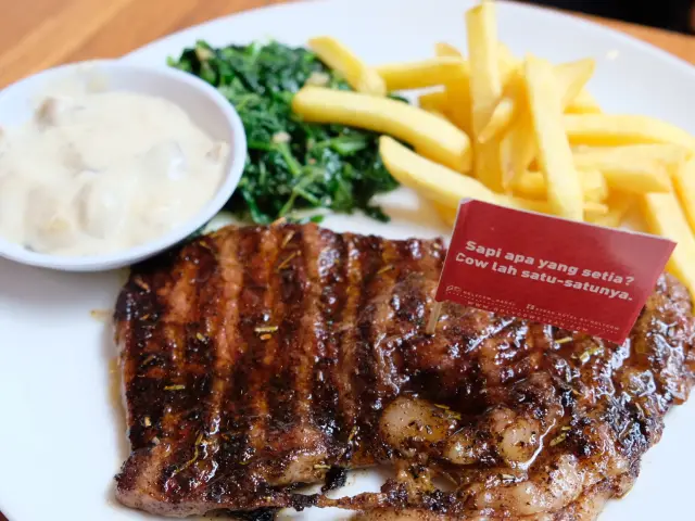 Gambar Makanan Steak Hotel by Holycow! 5