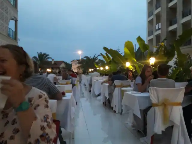 Grand Ring Main Restaurant'nin yemek ve ambiyans fotoğrafları 4