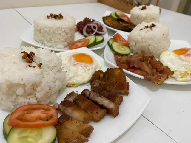 Tapsihan ni Monaliza -  Malaya Street Food Photo 1