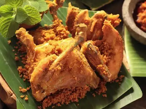 Ayam Lepas Khas Jakarta, Manembo-nembo