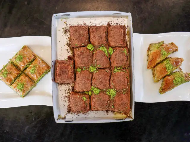 Bahadır Baklava & Çiğ Köfte'nin yemek ve ambiyans fotoğrafları 1