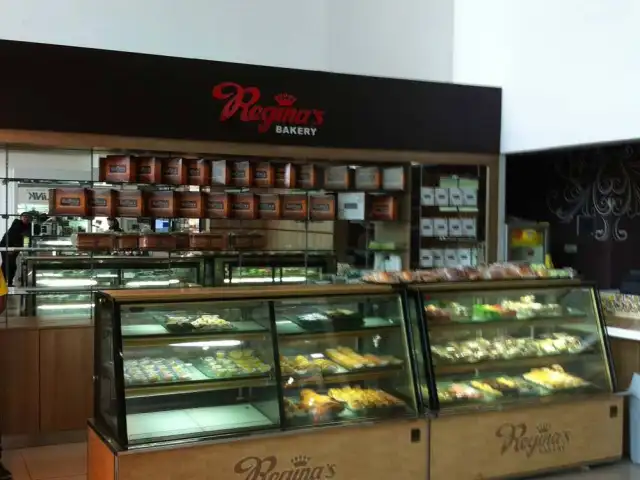 Gambar Makanan Regina's Bakery 5