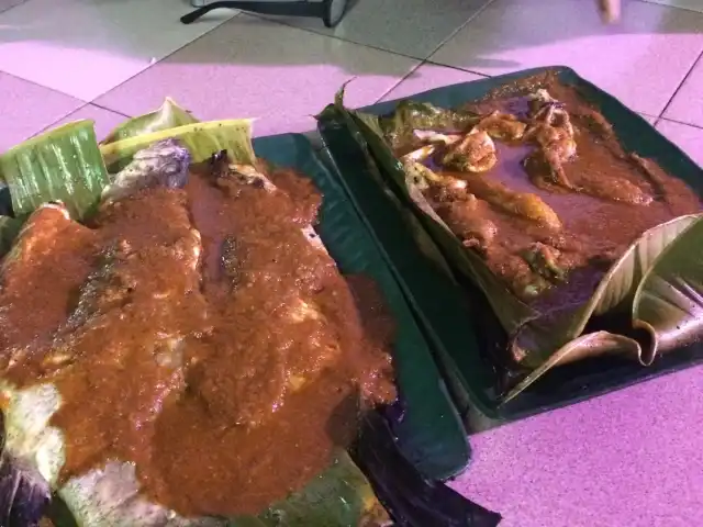 Kedai makan rahayu (bawah jambatan)