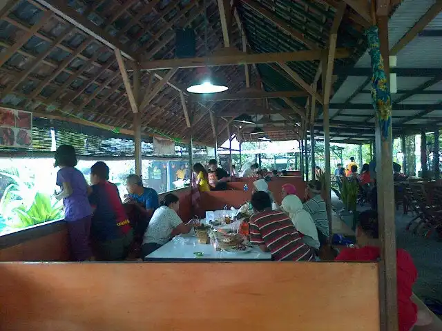 Warung Lesehan Parahiyangan (masakan khas sunda)