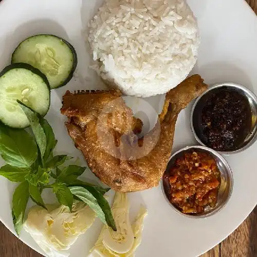 Gambar Makanan Ayam & Bebek Sambal Hitam Oemge, Canggu 4