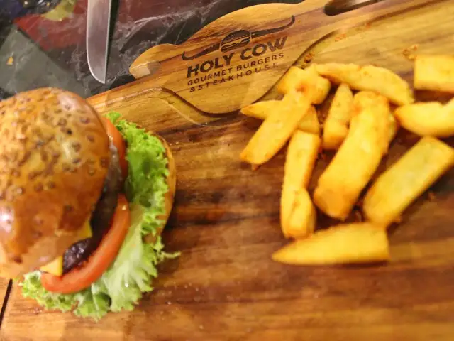 Holy Cow Gourmet Burgers & Steakhouse'nin yemek ve ambiyans fotoğrafları 17