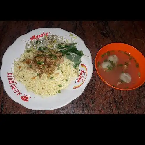 Gambar Makanan Es Campur Adut & Mie Ayam Susi, Yos Sudarso 6