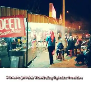 Deen Burger Bakar Caw. Baling