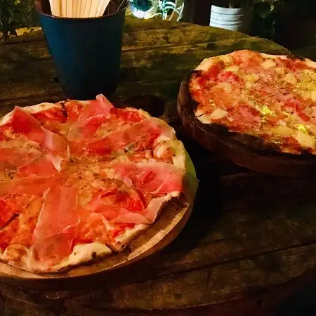 Gambar Makanan Pizza Fabbrica 8