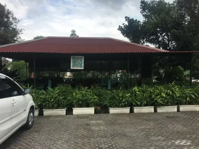 Saung Papatong - Puri Saras Garden Hotel